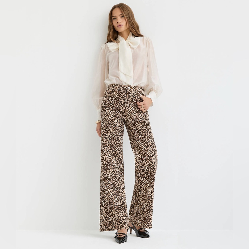 NWT Petite High Rise Wide Leg Jeans in Leopard Print